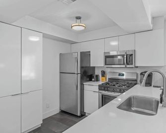 Spacious Midtown Getaway Stylish & Walkable - Atlanta - Cocina