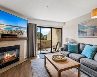 Luxury Garden View - Seascape Beach - Heated Pools - Aptos - Living room