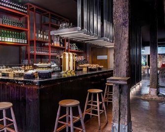 Poshtel Bilbao - Premium Hostel - Bilbao - Bar