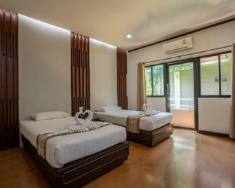 فيمان إن هوتل - تشيانغ راي