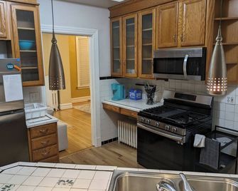 Huge 2-bedroom apartment 2 Blocks from Tower Grove Park! - St. Louis - Küche