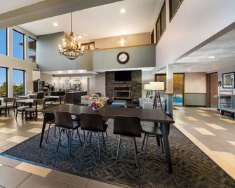 Best Western Park Oasis Inn - Mauston - Lobby