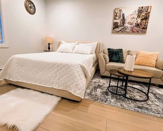 Tastefully furnished new studio in Bear Mountain - 蘭福德 - 臥室