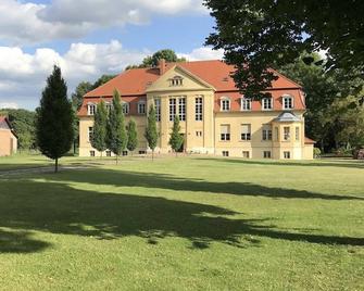 Grabow Castle Blüthner Apartment - Grabow bei Blumenthal - Building