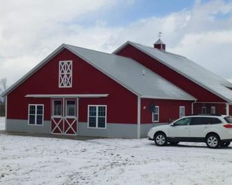 The Barn at Deva's Farm: Haute Blue Grass - Chill Retreat in the countryside - Cynthiana - Edificio