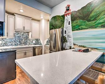 Under the Sea and Ski Apt with View, Near Dwtn - Millcreek - Kitchen