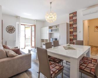 Stunning Apartment In Manerba Del Garda - Manerba del Garda - Dining room