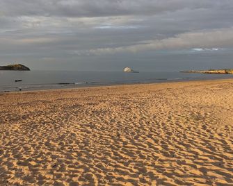 Sandstones - North Berwick - Praia