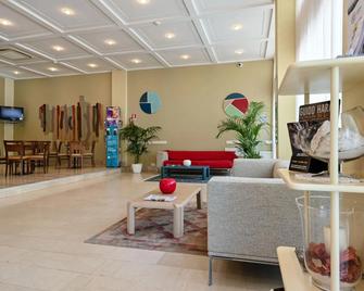 Amadei Hotel Promenade - Pesaro - Reception