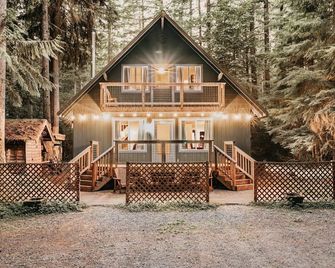 Snowline Cabin #49 - Hot Tub - Wifi - Fireplace - Glacier - Building