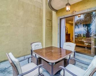 Fantastic Condo W/ Full Kitchen, Wifi, Private Balcony & Central Location - Escazú - Patio