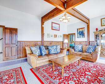 Sea Gate - Westport - Living room