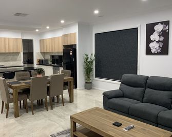 Lotus Villa Free Wi-Fi - Close To The Airport - Mickleham - Comedor