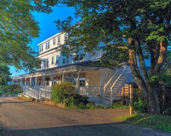 East Wind Inn - Tenants Harbor - Edificio