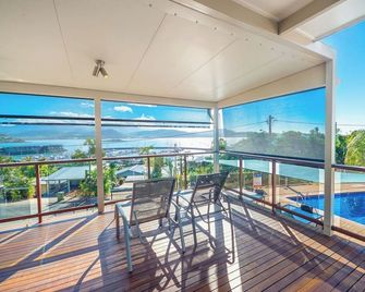 Airlie Apartments - Airlie Beach - Balcón