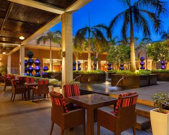 Crowne Plaza Gurgaon By IHG - גורגאון - מסעדה