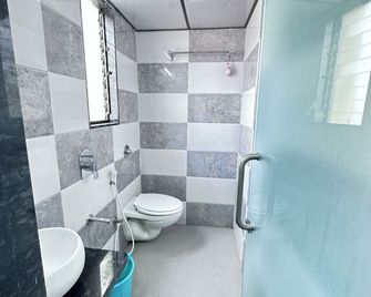Hotel Rs Regency - Mumbai - Bathroom