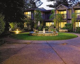 Eco-Friendly Unit with Outdoor Heated Pool, Free Breakfast & Parking - Palo Alto - Gebouw