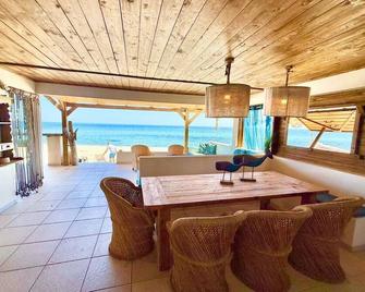 Bungalow 59 - Mini Villa on the beach 'feet in the water - Ghisonaccia - Sala pranzo