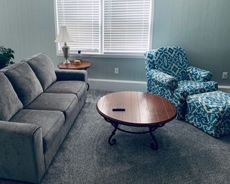 Little Granny's House - 3 Bedroom, 1 Bath - Kernersville - Sala de estar