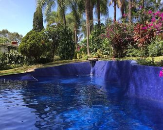 Villa Escondida Private for Couples,w/Manicured Gardens, Pool, Cabaña & BBQ. - Cuernavaca - Pool