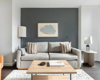 Serene Hayes Valley 1BR w/ Movie Theater, nr Bars & Shops, by Blueground - San Francisco - Sala de estar