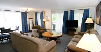 Heron's Landing Hotel - Campbell River - Oturma odası