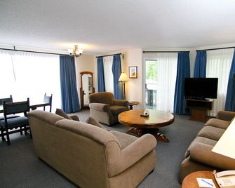 Heron's Landing Hotel - Campbell River - Huiskamer