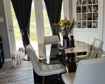 Cozy mountain top newly remodeled home. - Clinton - Comedor