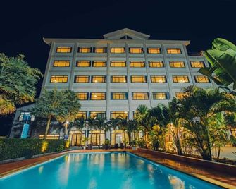Sisombat Plaza Hotel - ואנג ויינג - בניין