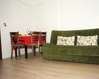 Yeni Bademli Konukevi - Gökçeada - Living room