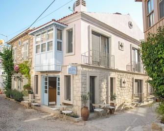 Lupa Alacati - Cesme - Building