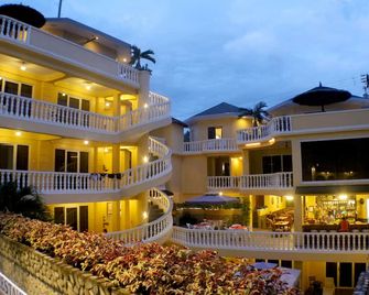 Bellevue Resort Puerto Galera - Puerto Galera - Bygning