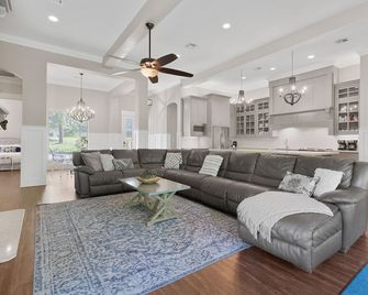 Sleeps 22! First Class home with 2 master suites on Lake Sam Rayburn! - Brookeland - Sala de estar