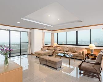 Riverine Place Hotel and Residence - Mueang Nonthaburi - Wohnzimmer