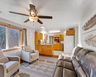 Blue Cabin At Spotted Bear Retreat - Martin City - Sala de estar