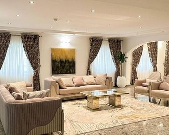 George Residence Sda Court, Banana Island, Ikoyi - Lagos - Lounge