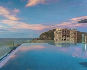 Premier Pearl Hotel Vung Tau - Vung Tau - Zwembad
