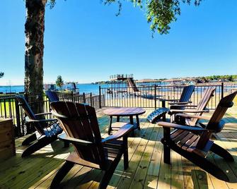 Bailey’s Cove Beachside Bliss - Gun Barrel City - Balcony