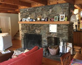 Beautiful Family Home with Views and Trails out the Door - Stowe - Living room