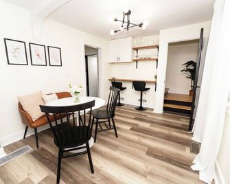 Newly Remodeled Gem in the Heart of Town! - Mount Pleasant - Dining room