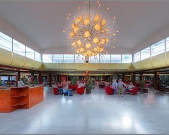 Hotel Medena Budget - Seget Donji - Lobby