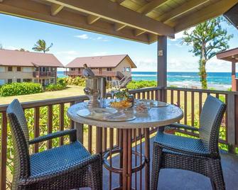 Modern Comfort Meets Old Hawai'i - Beachfront Condo w/ Newly Updated Interior - Hanalei - Balcón