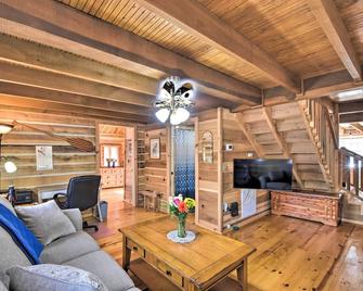 The Lake Place Cabin w/ Golf Cart & Free Kayaks! - Lavonia - Living room