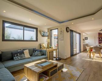 Luxury House With Heated Jacuzzi 3km From The Center Of Vannes - Ploeren - Salon
