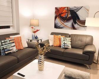 Brand new, fully furnished suite! nearby Westshore Mall, trails, parks. - Langford