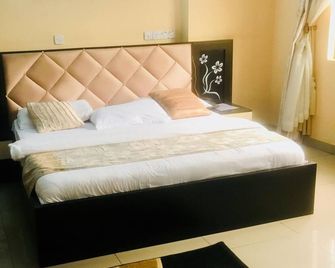 El-Hassani Hotel - Benin City - Bedroom