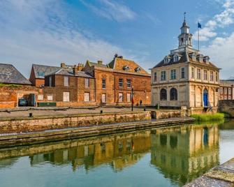 Private En-suite Room In Town, Close To Hospital - King's Lynn - Building