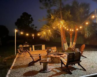 Rancho Los Pinos Pool Tiki/Private Backyard & Boat Parking To Have Fun And Relax - Clewiston - Innenhof