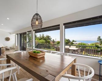 Admirals Cove - Coupeville - Dining room